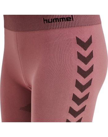 HUMMEL FIRST SEAMLESS TR SHT TIGH W / Nahtlose Verarbeitung und körperbetontes Design