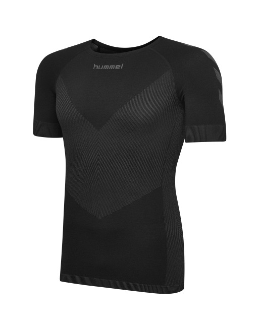HUMMEL FIRST SEAMLESS JERSEY S/S / Nahtlose Verarbeitung und körperbetontes Design HUMMEL FIRST SEAMLESS JERSEY S/S / Nahtlose Verarbeitung und körperbetontes Design