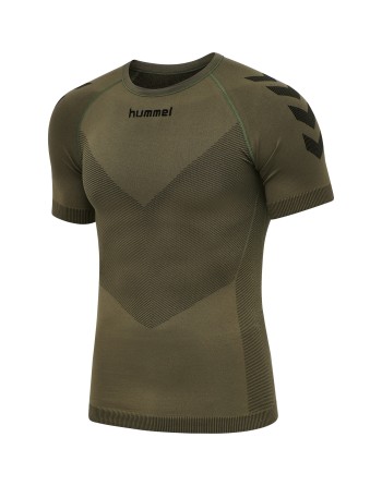 HUMMEL FIRST SEAMLESS JERSEY S/S / Nahtlose Verarbeitung und körperbetontes Design