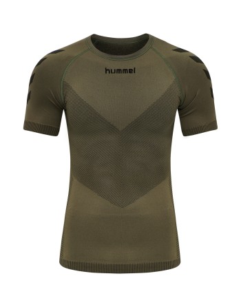 HUMMEL FIRST SEAMLESS JERSEY S/S / Nahtlose Verarbeitung und körperbetontes Design