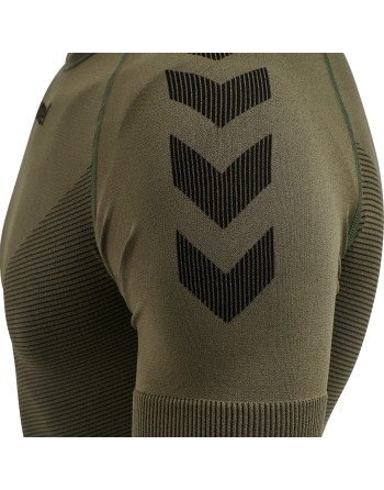 HUMMEL FIRST SEAMLESS JERSEY S/S / Nahtlose Verarbeitung und körperbetontes Design