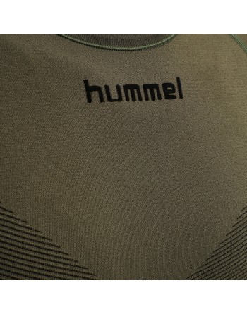 HUMMEL FIRST SEAMLESS JERSEY S/S / Nahtlose Verarbeitung und körperbetontes Design