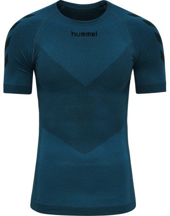 HUMMEL FIRST SEAMLESS JERSEY S/S / Nahtlose Verarbeitung und körperbetontes Design