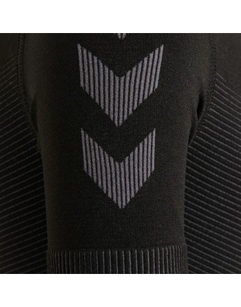 HUMMEL FIRST SEAMLESS JERSEY S/S K / Nahtlose Verarbeitung und körperbetontes Design