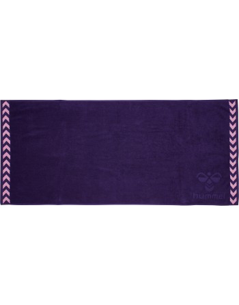 HUMMEL LARGE TOWEL / Handtuch aus Jacquard-Strick mit hummel-Logo und Winkeln